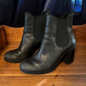 Black leather Crown Vintage heeled boots